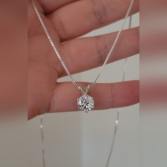 New 2ct Certified moissanite  pendant with a chain - Picture 3 of 10